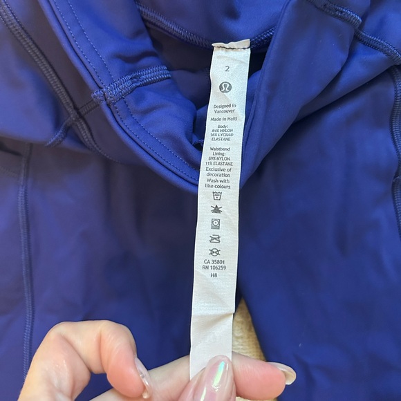 Lululemon women’s size 2 blue leggings excellent condition - Picture 5 of 7
